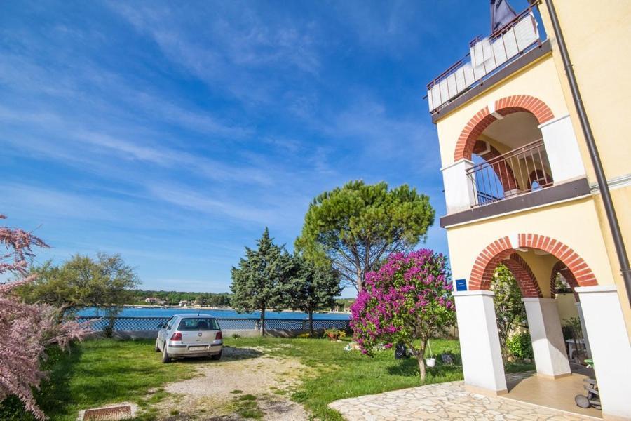 Apartment Bencic Karigador Eksteriør bilde